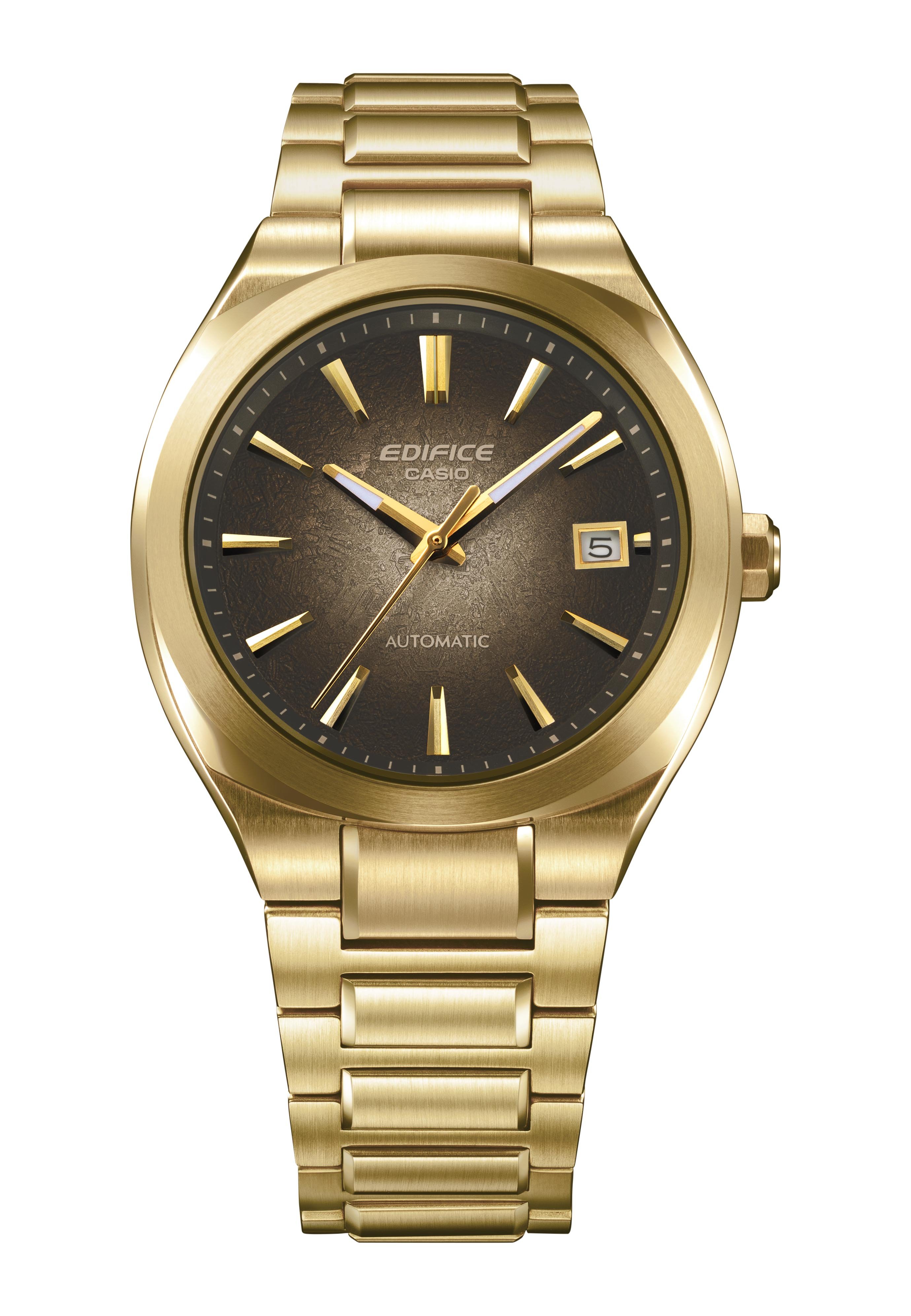 CASIO EDIFICE 推出 EFK-200 機械錶!碳纖維跑車工藝、透視背蓋⋯親民入手機械錶的機會來了!
