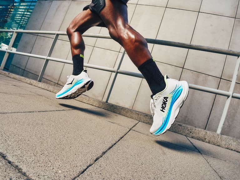 HOKA Clifton 11 跑鞋正式亮相！全新鞋面工藝及機能設計、舒適滑順再升級！