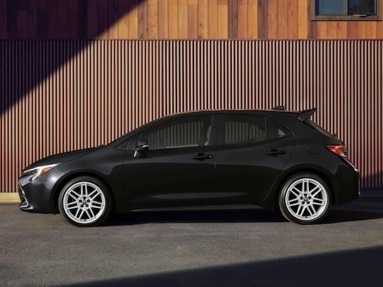 Toyota Corolla 掀背新年式北美登場！內裝升級 12.3 吋大螢幕、售價 79.8 萬台幣起！