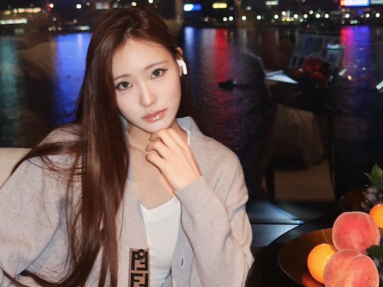 小 S 二女兒許韶恩 Lily 身高 168 曬美背美腿照！引網狂讚：「根本天使下凡！」
