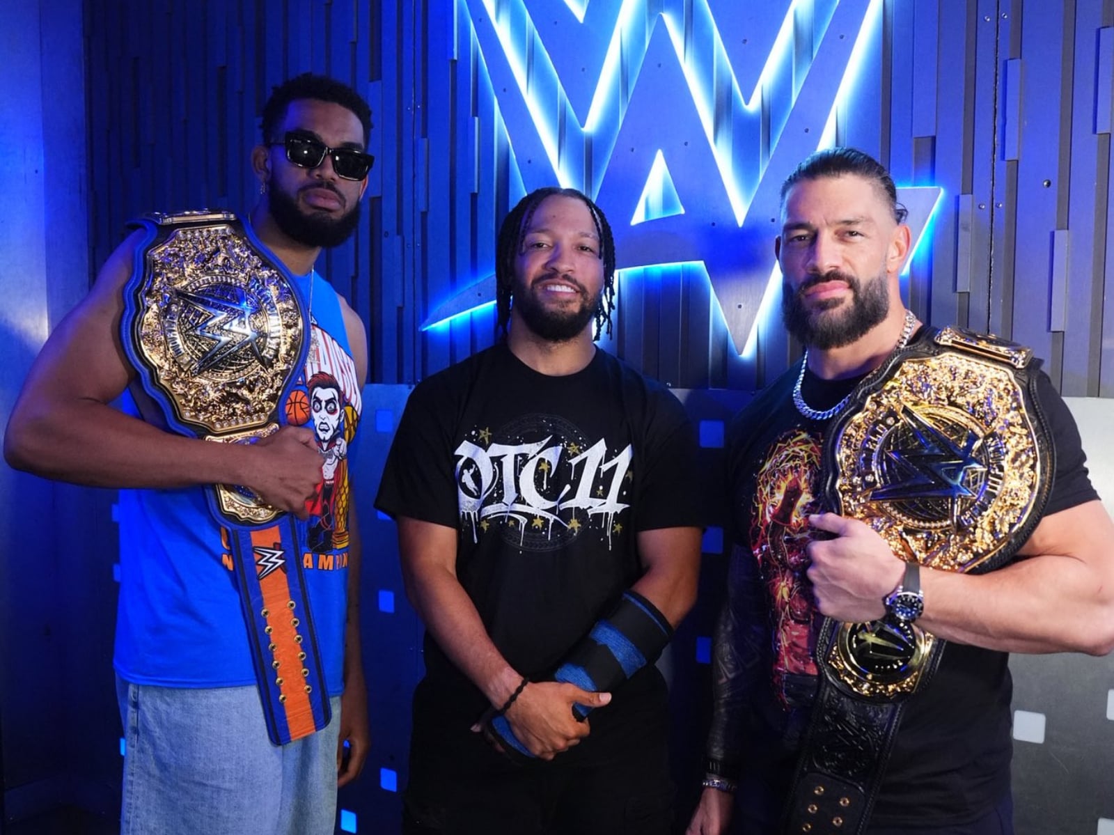 NBA／尼克雙星狂轟 WWE 擂台！KAT 身高 213 公分連飆鎖喉摔、布朗森挺身救羅曼⋯跨界表演燒爆麥迪遜廣場花園！