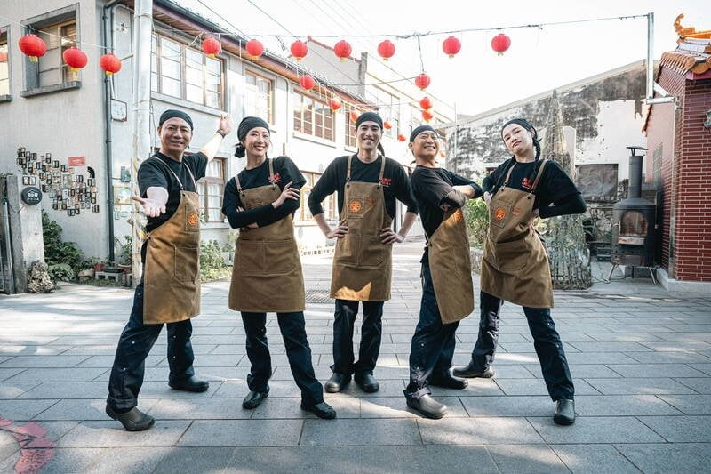 《請世界吃桌》砸破億跨國辦桌!藍正龍、千千雪梨驚險備料出包、實體活動30桌秒殺