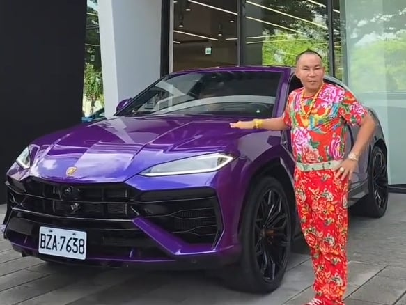 吊車大王胡漢龑買千萬藍寶堅尼做 65 歲生日禮物！網友驚呼：「以為才 45 歲！」