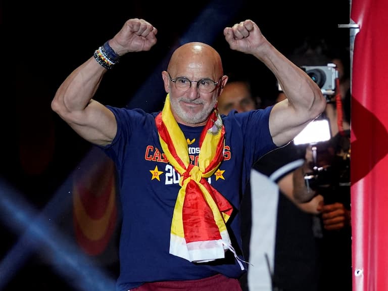 世界盃冠軍西班牙教練路易斯德拉富恩特 Luis de la Fuente 是誰？ 65 歲超狂體態爆紅、每天健身⋯一篇認識！