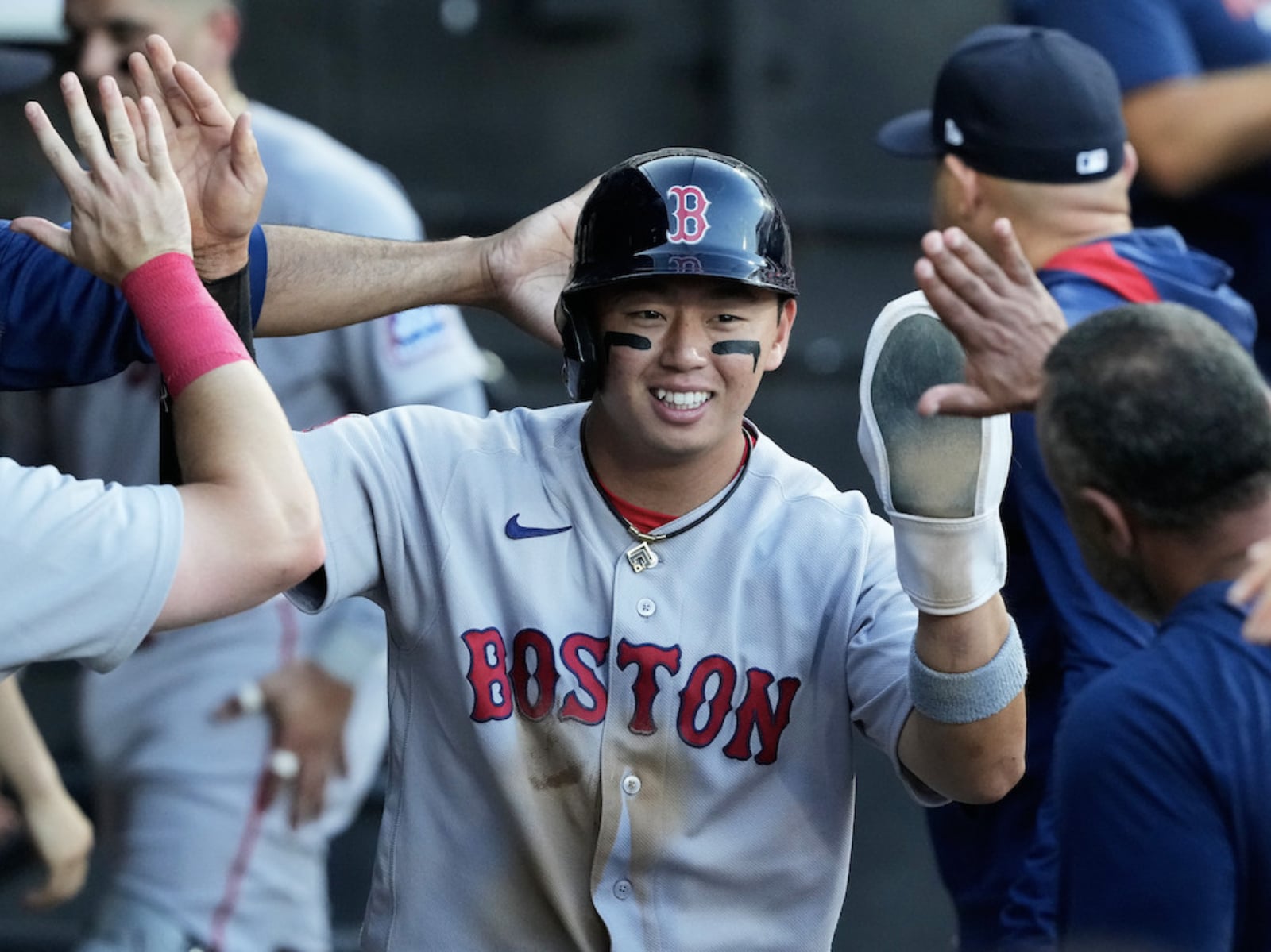 MLB／鄭宗哲美技接殺賽後人氣爆棚！波士頓紅襪球迷排隊求簽名！