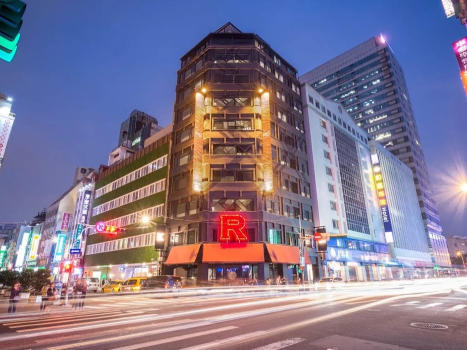 寶可夢「火箭隊總部」其實在台北？深色外觀配紅色 R 標誌，網友笑稱：「坂木老大在頂樓吧！」