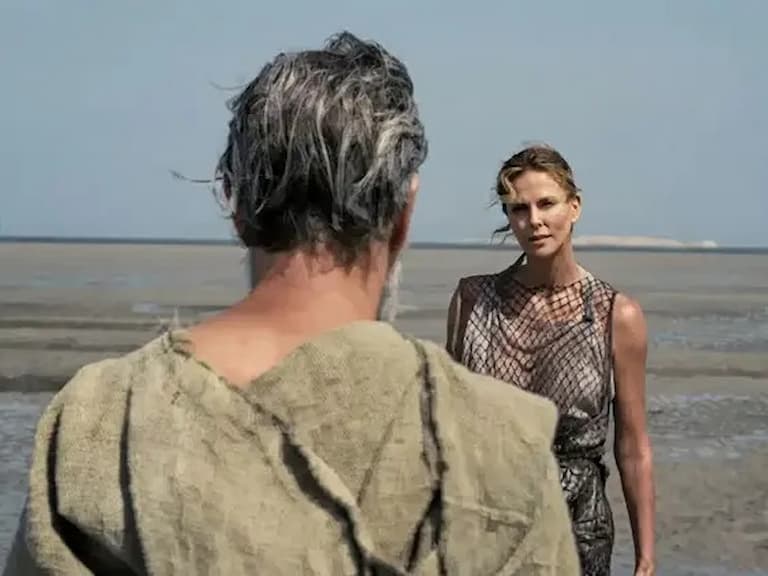 《奧德賽》莎莉賽隆 Charlize Theron 美到出戲！Threads 友狂喊：「根本 Dior 香水廣告重現！」