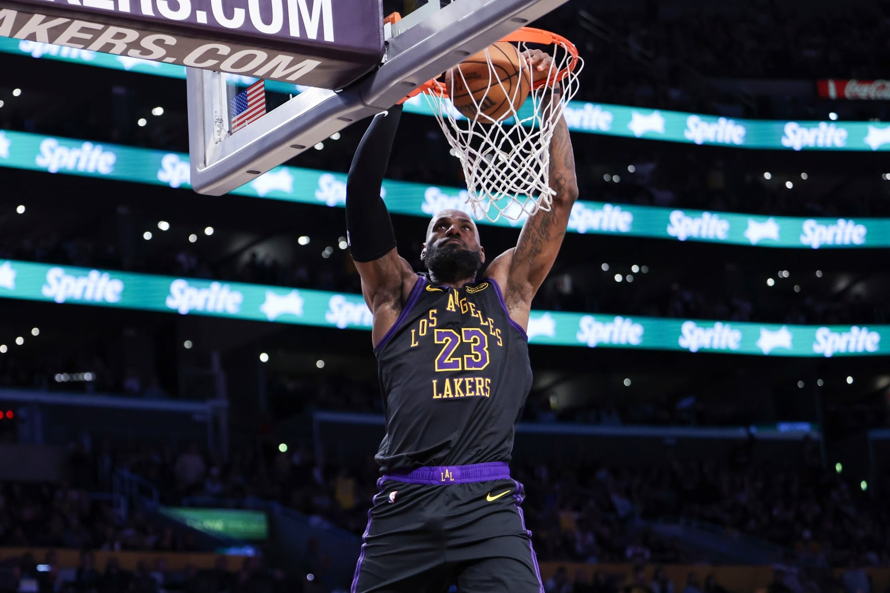 NBA/記者爆料 LeBron 刻意放慢決策速度,等待 AD、Kyrie 去向!究竟詹皇「第三次決定」何時會塵埃落定?