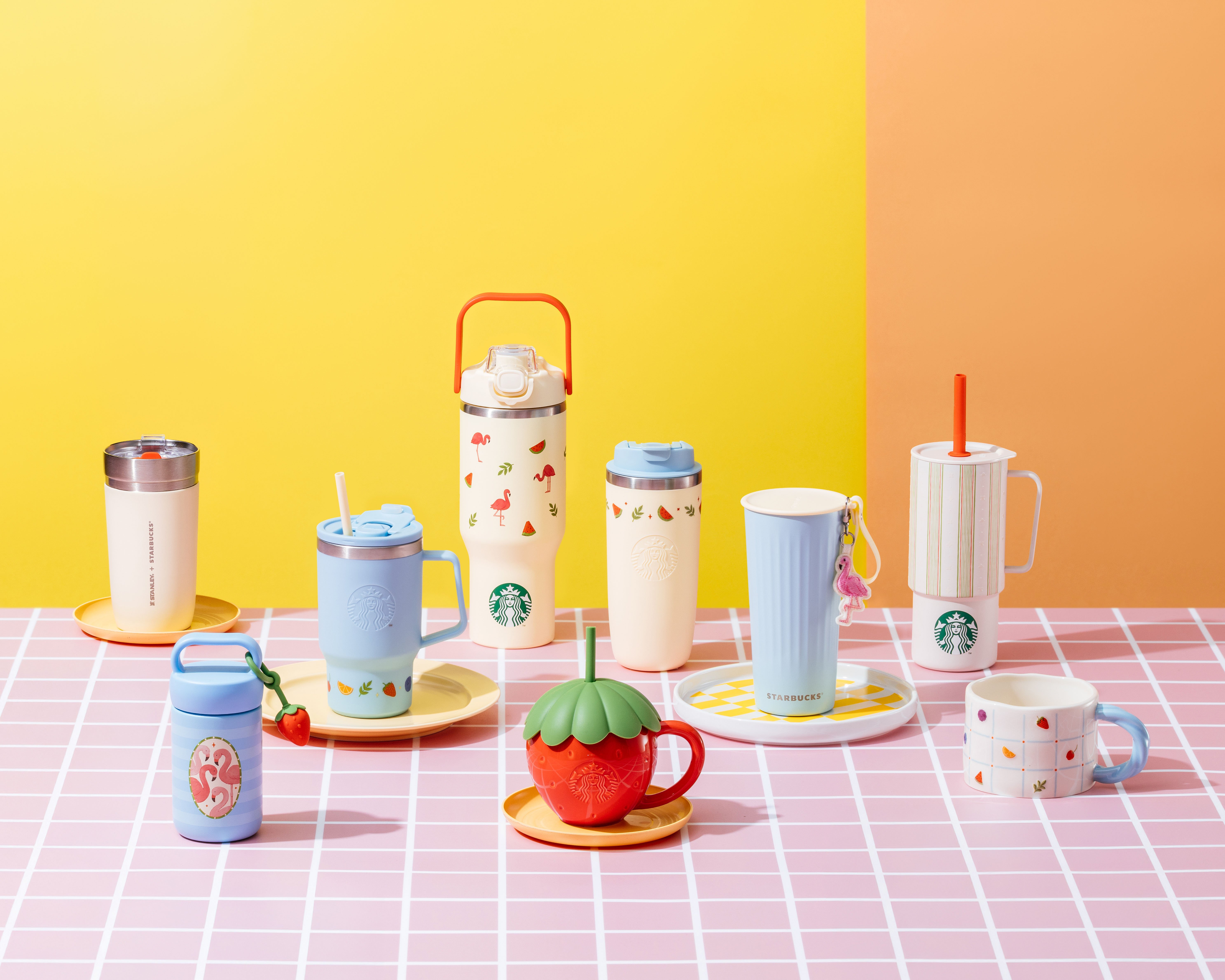 2026 星巴克夏季新品來了！蜜桃限定飲品、水果熊周邊一次收藏！