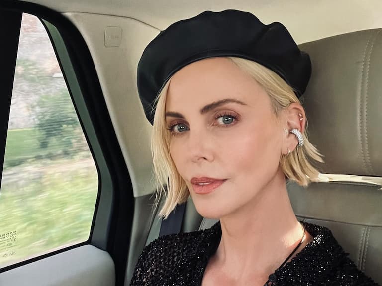 《奧德賽》莎莉賽隆 Charlize Theron 狂讚麥特戴蒙身材！坦言：「我像怪人一直盯著他看！」