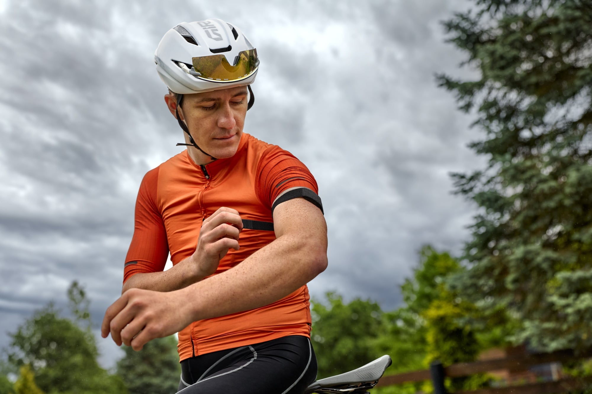 Garmin 推出無螢幕智慧手環 CIRQA!20克輕盈設計、10天續航、核心數據免訂閱費⋯8月3日開賣!