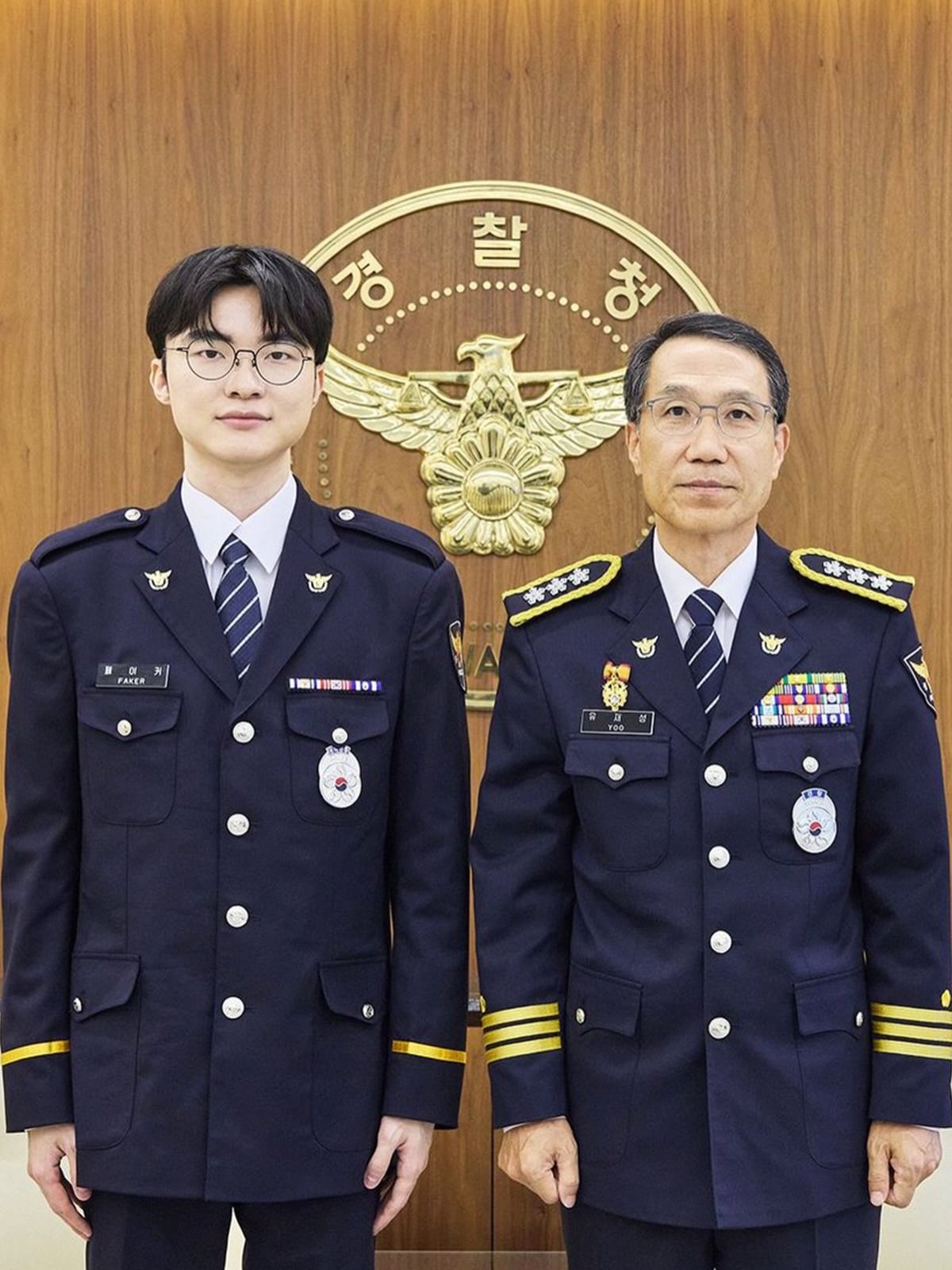 Faker 警長上線！李相赫獲韓國警察廳委任「榮譽警察」防治網路賭博，親簽隊服鼓勵戒賭青少年！