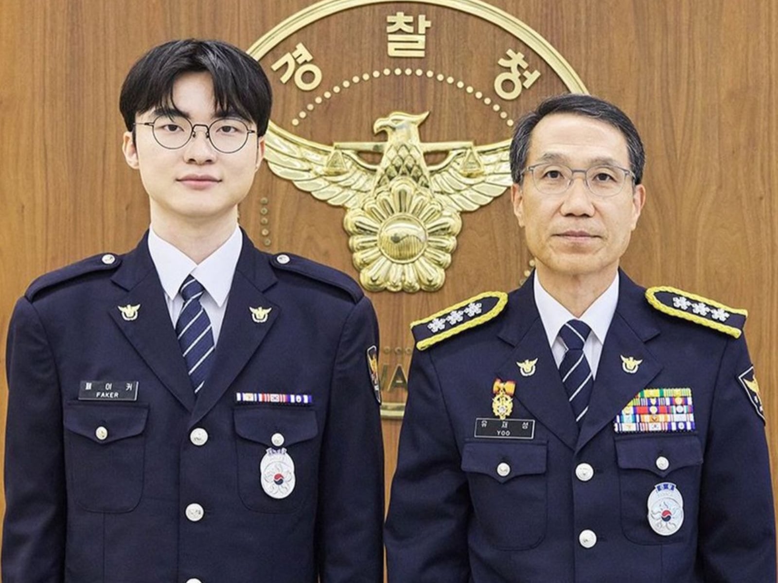 Faker 警長上線！李相赫獲韓國警察廳委任「榮譽警察」防治網路賭博，親簽隊服鼓勵戒賭青少年！