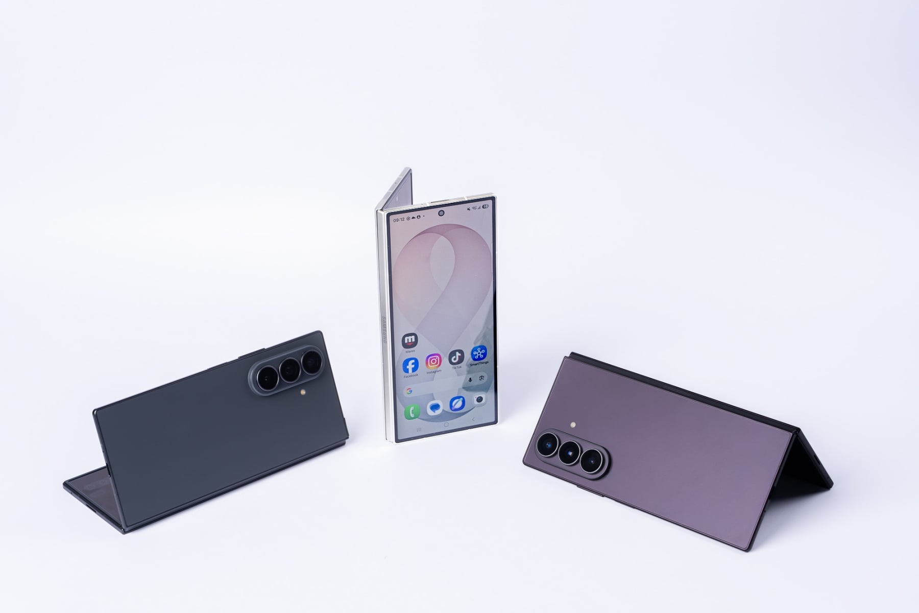 三星 Samsung 摺疊手機三劍客來了!Galaxy Z Fold8 Ultra 首度登場,規格亮點、販售資訊一次看!