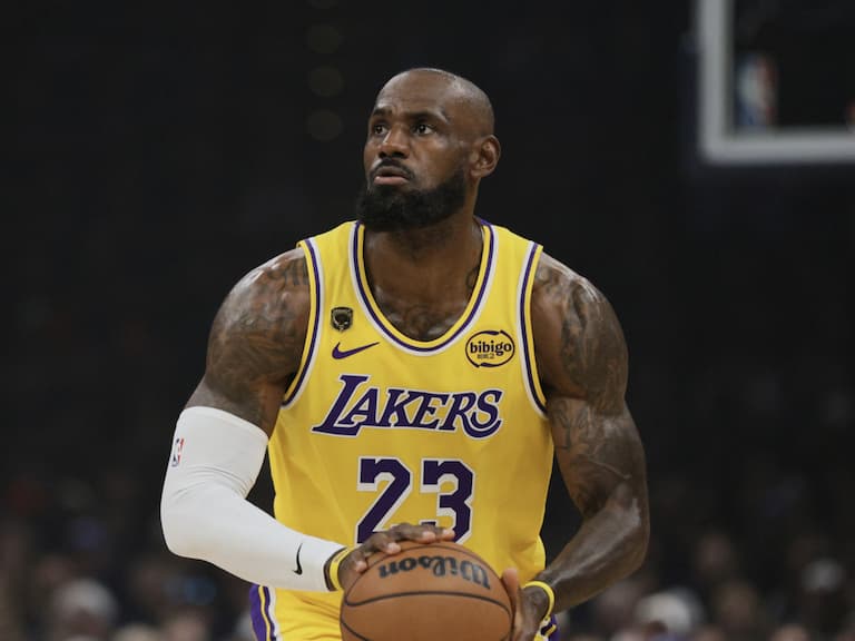 NBA／詹皇 LeBron James 遭爆恐簽底薪合約！ESPN 曝約 400 萬美元，球迷傻眼！
