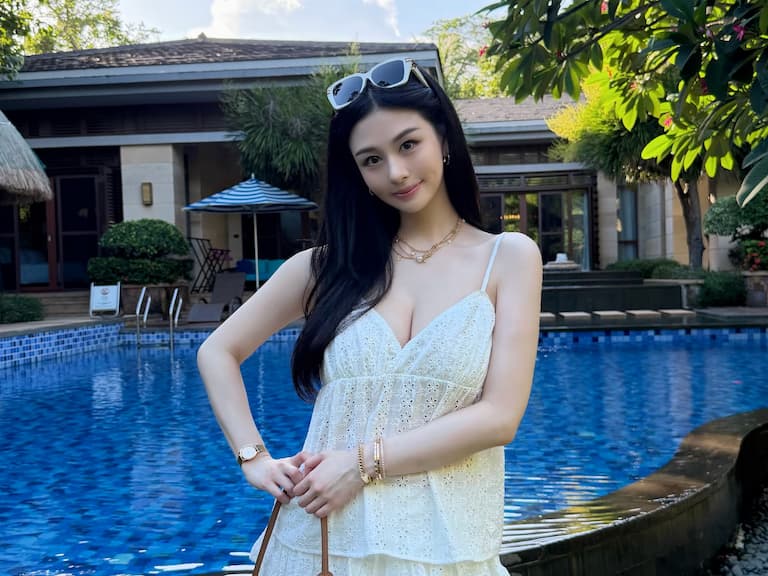 邱淑貞親自掌鏡拍女兒沈月！仙女氣息引網讚：「遺傳基因太強大！」