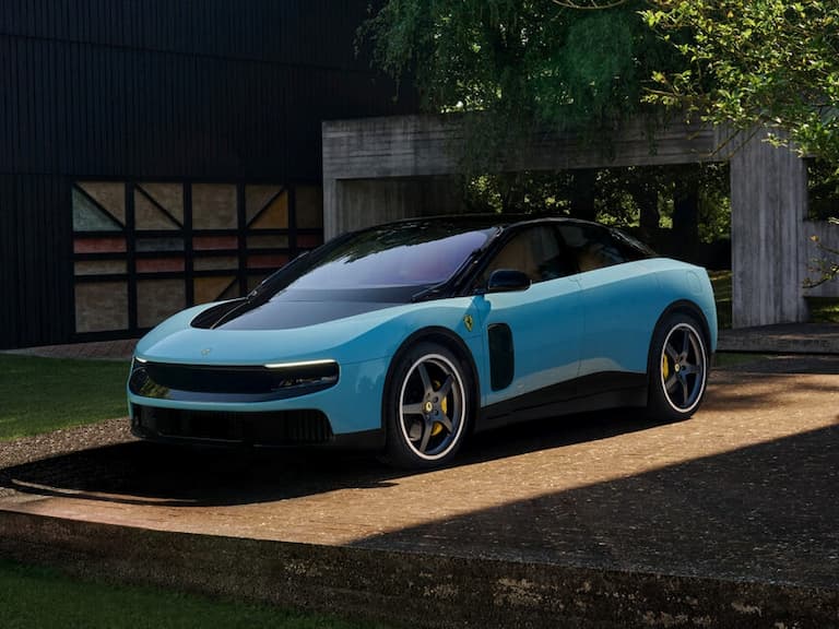 法拉利 Ferrari 首款純電跑車 Luce 登台！2.5 秒破百、續航 530 公里，8 月正式亮相！