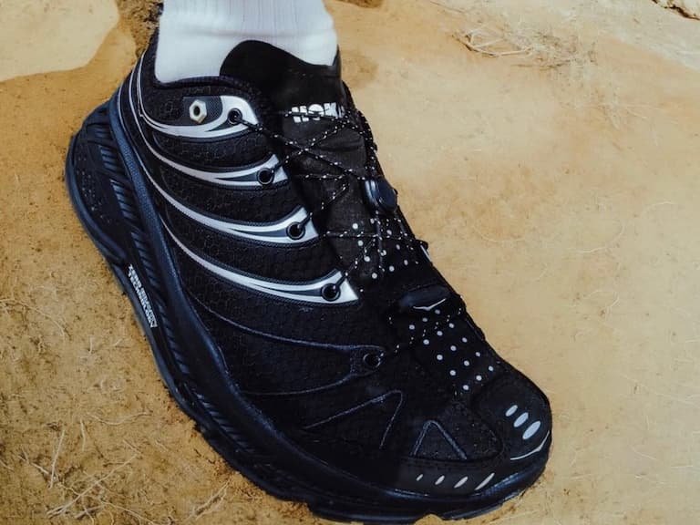 2026 防水鞋推薦！15 雙好看耐穿 GORE-TEX 潮鞋：Nike、Salomon、adidas 下雨天穿搭救星！