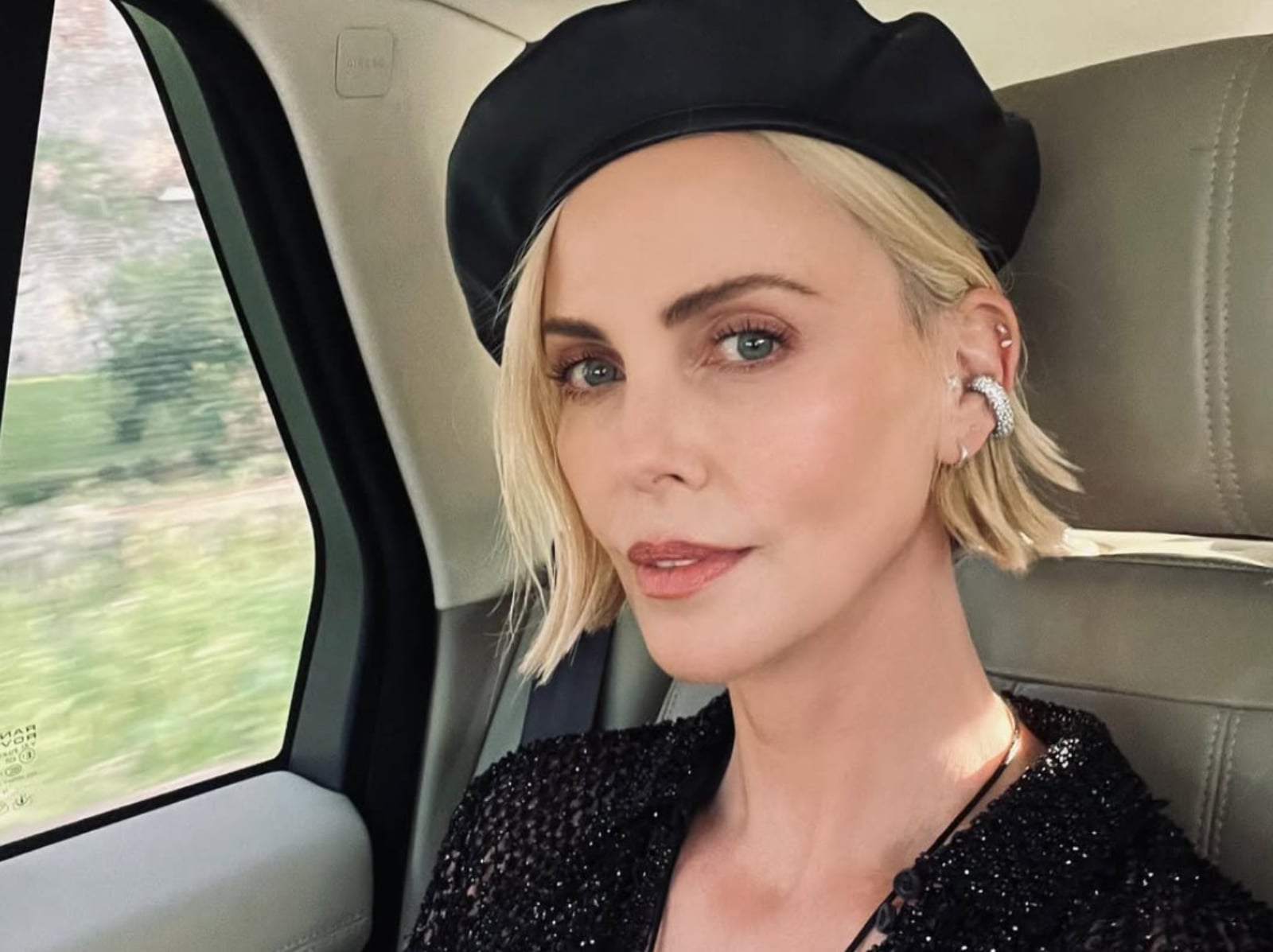 《奧德賽》莎莉賽隆 Charlize Theron 揭露 15 歲家暴創傷，親眼目睹母親槍殺父親！