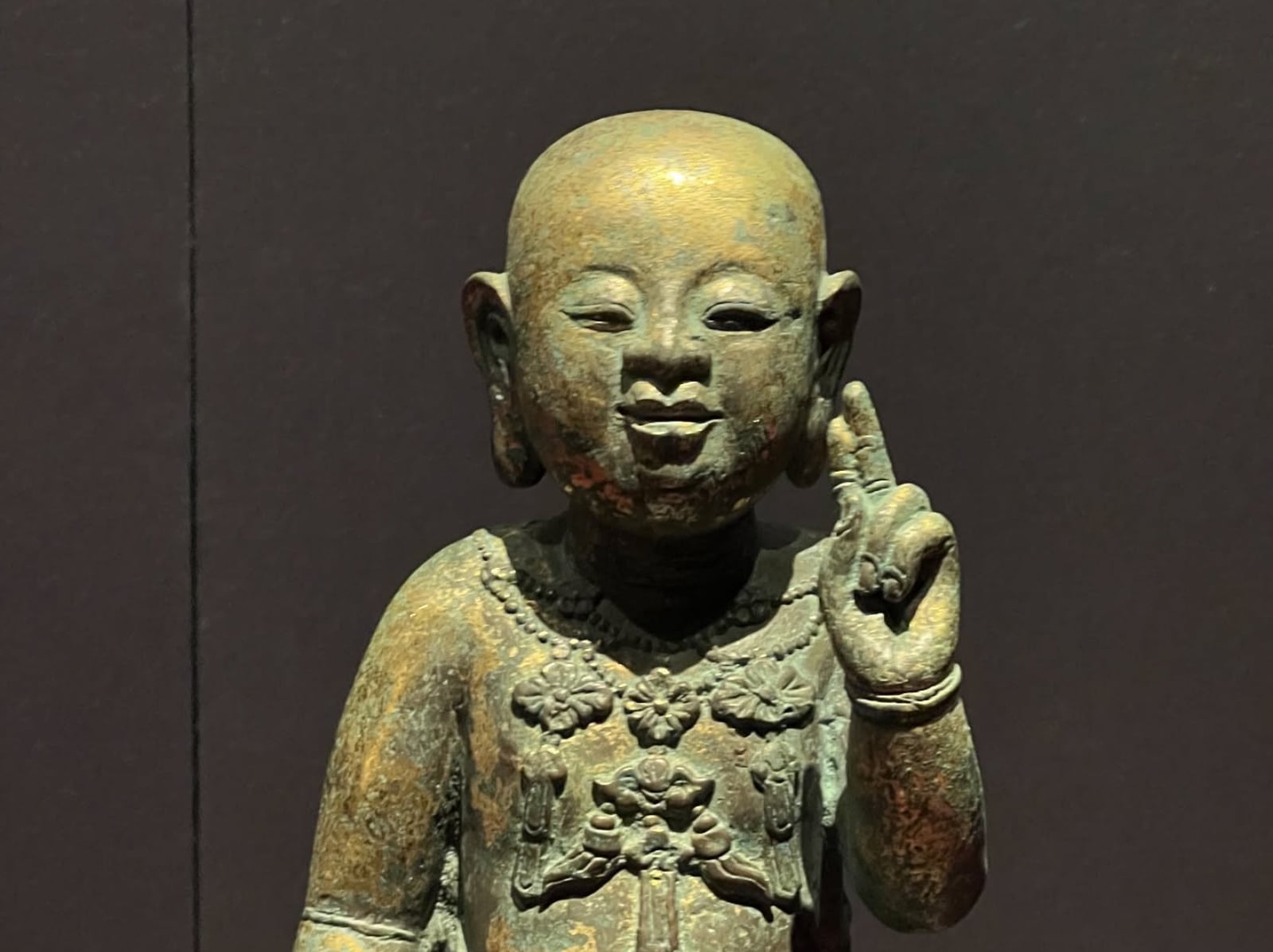 故宮南院小編超有梗！Threads 上神回覆連發，網笑：「比迷因帳還好看！」