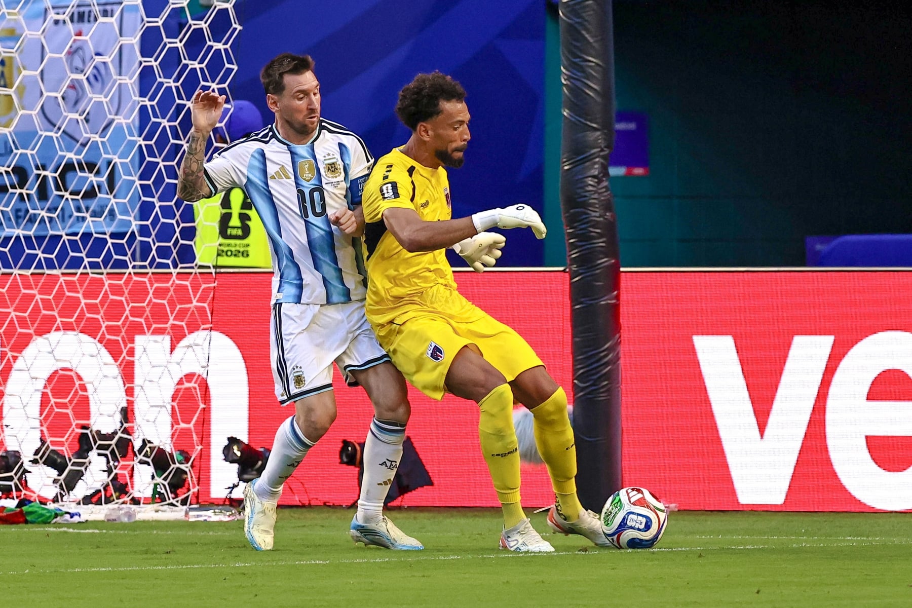 世界盃 / 維德角門將 Vozinha 加盟智利豪門 Colo Colo，40 歲迎來大翻身簽下生涯最佳合約！