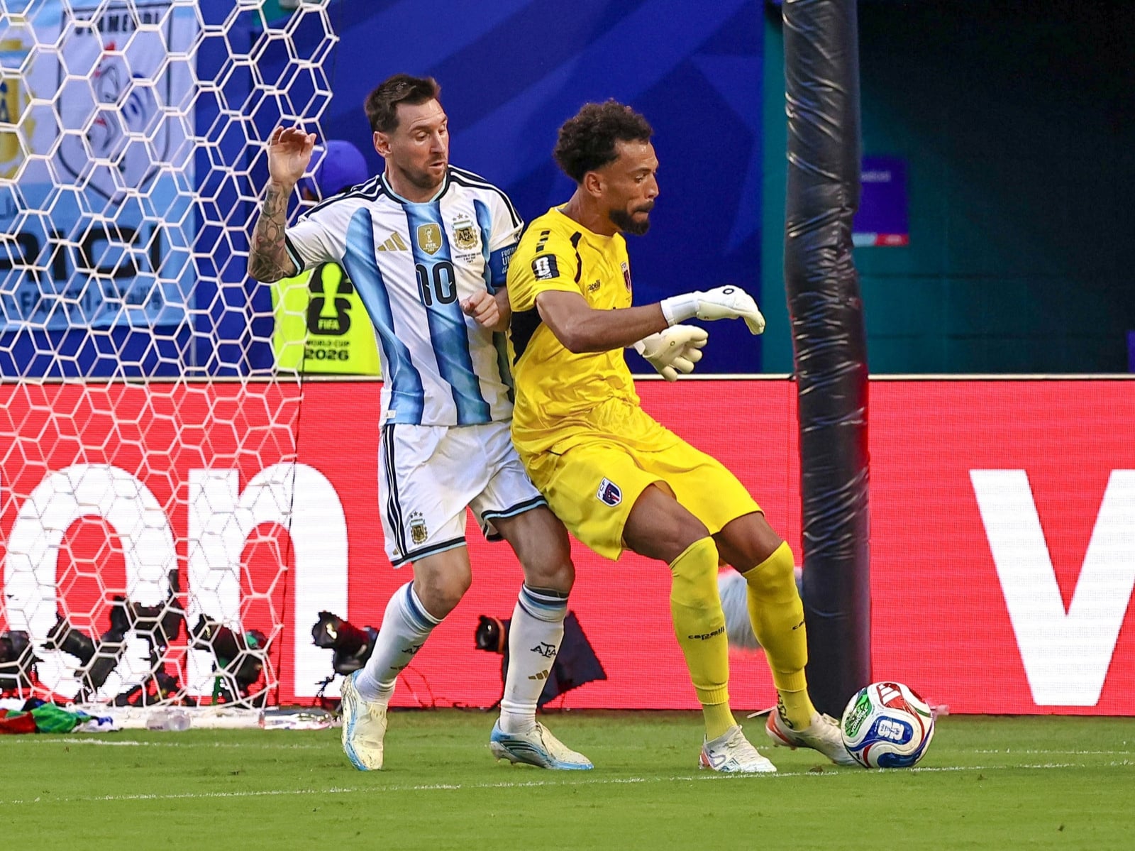 世界盃 / 維德角門將 Vozinha 加盟智利豪門 Colo Colo，40 歲迎來大翻身簽下生涯最佳合約！