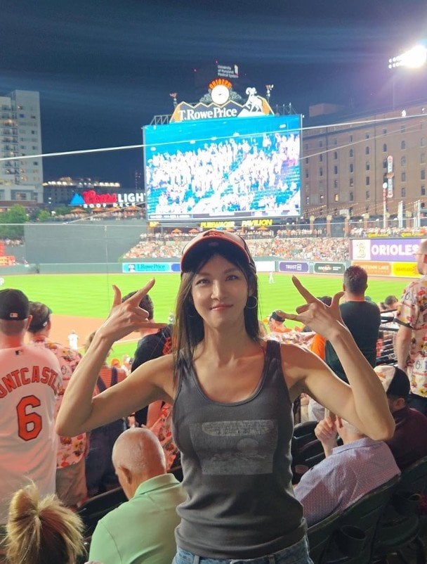 河智苑遇上河智媛！「雙女神」MLB球場合體穿同名球衣　粉絲嗨翻：真正的Ha Ji Won世界