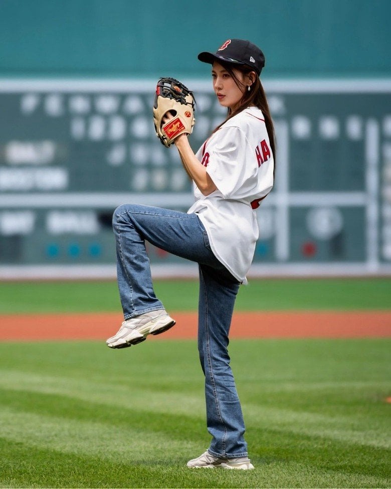 河智苑遇上河智媛！「雙女神」MLB球場合體穿同名球衣　粉絲嗨翻：真正的Ha Ji Won世界