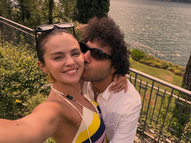 賽琳娜戈梅茲 Selena Gomez IG 曬比基尼照！34 歲生日遊艇放閃，粉絲狂讚：「太辣了！」