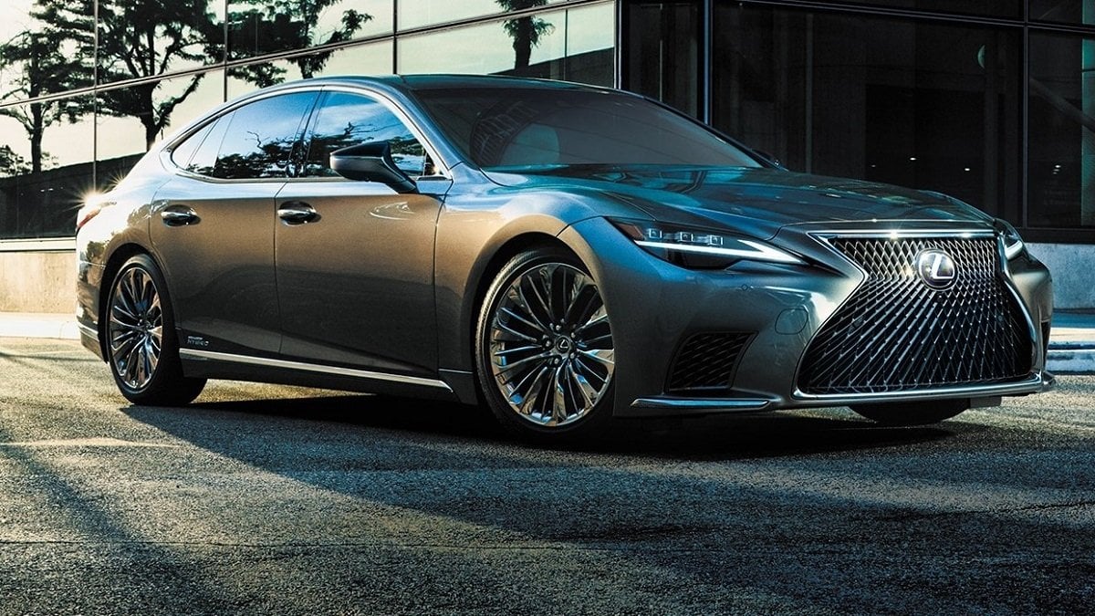 Lexus 9月新車攻勢！UX300h 新色詢問度爆表、LS 旗艦房車小改款、NX 200 豪華休旅銷量稱王