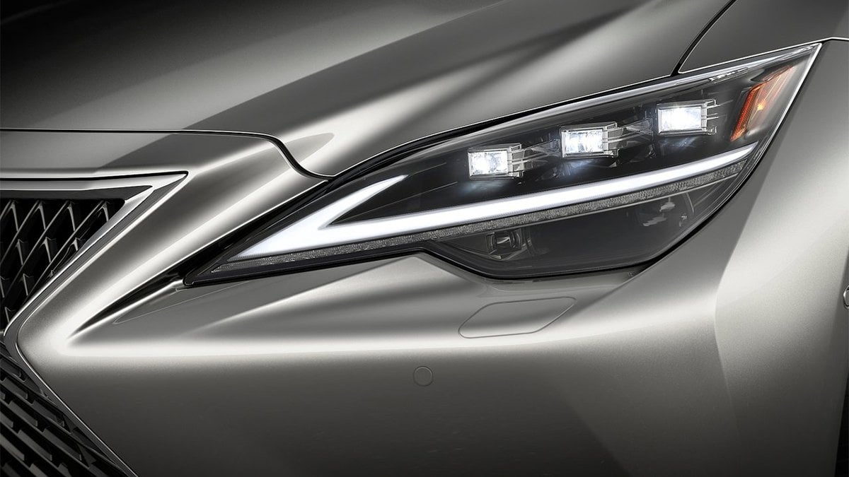 Lexus 9月新車攻勢！UX300h 新色詢問度爆表、LS 旗艦房車小改款、NX 200 豪華休旅銷量稱王