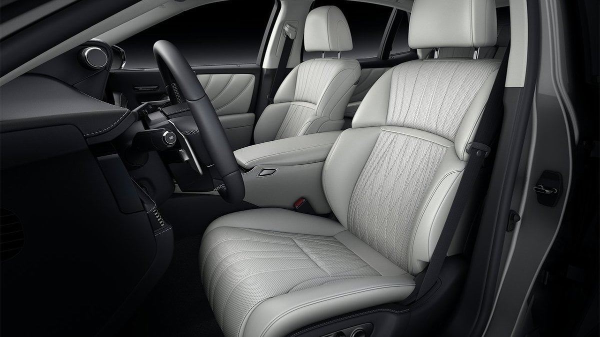 Lexus 9月新車攻勢！UX300h 新色詢問度爆表、LS 旗艦房車小改款、NX 200 豪華休旅銷量稱王