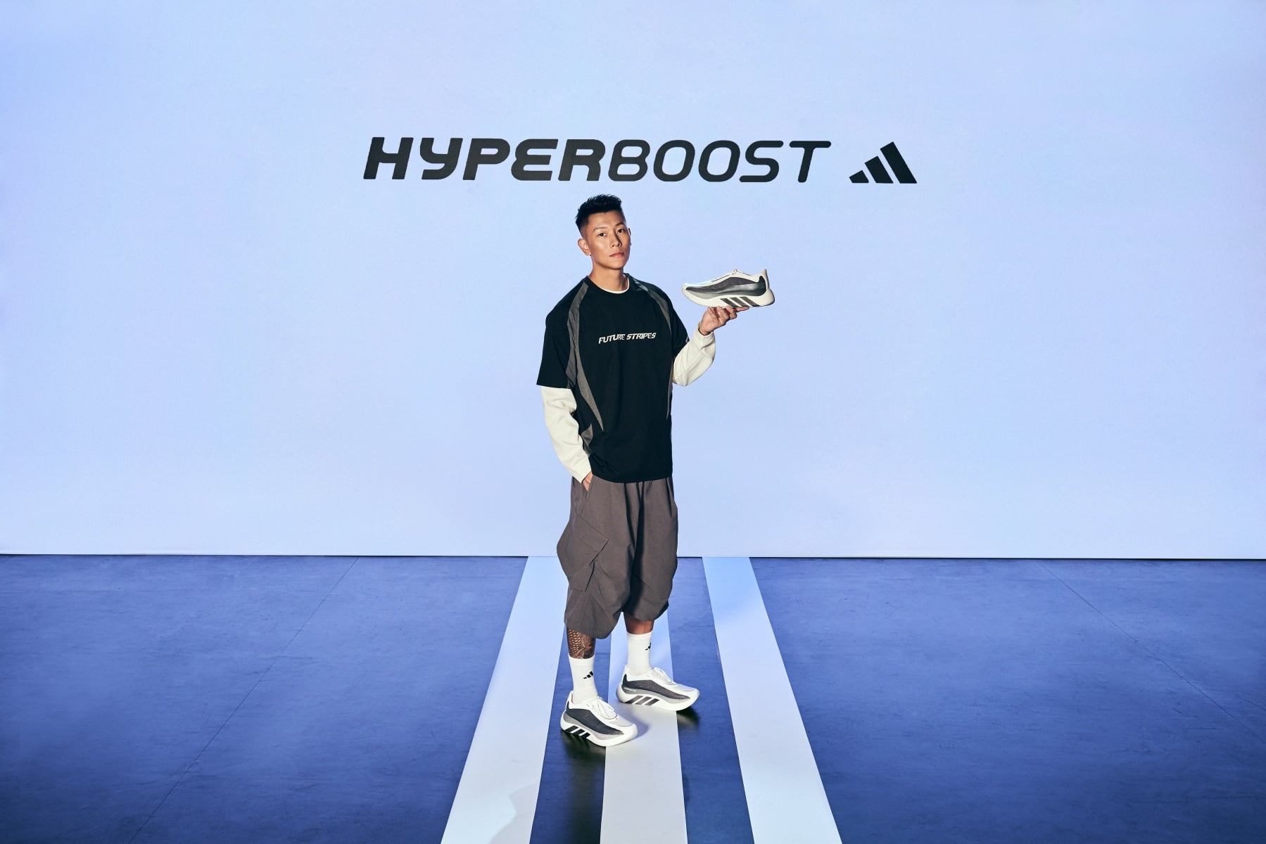 adidas HYPERBOOST 超級緩震跑鞋正式發表！E.SO瘦子也說讚：「包覆、穩定跟回彈性都很足夠！」
