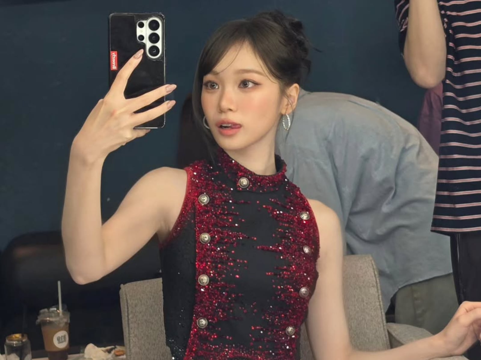 LE SSERAFIM 演唱會服裝由 SWAROVSKI 施華洛世奇 15 萬顆水晶打造！網嘆：「美到發光！」