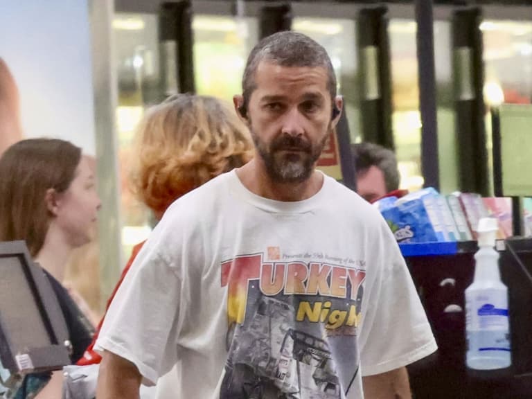 《變形金剛》西亞李畢福 Shia LaBeouf 緩刑期間現身藥房！粉絲擔憂：「希望他好好面對！」