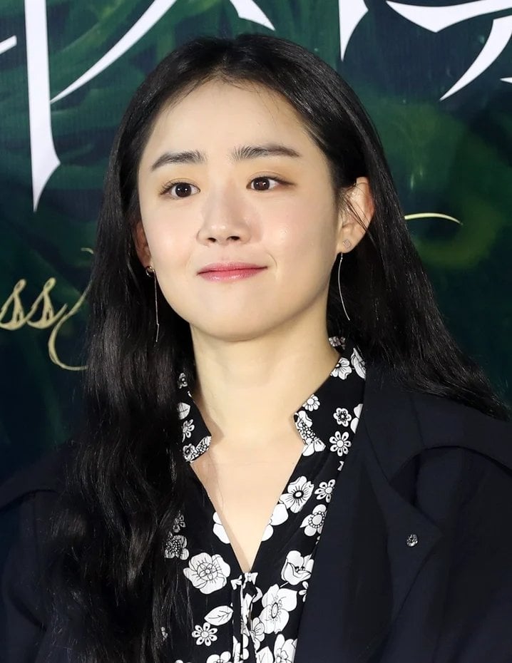 39歲「國民妹妹」文瑾瑩閃婚!親筆信宣布嫁大7歲音樂劇演員,兩人竟因創作結下深緣