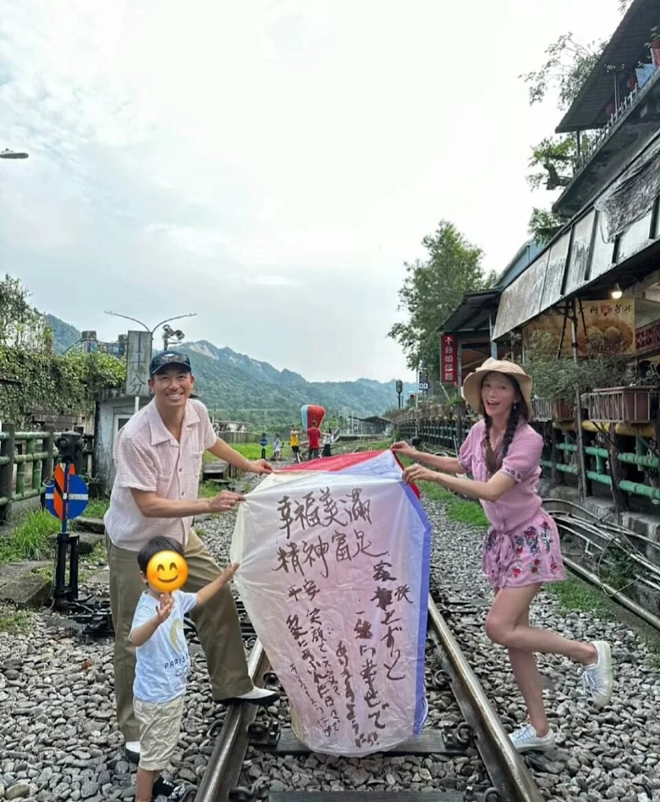 林志玲平溪放天燈照遭檢舉!恐違《鐵路法》挨罰 5 萬,她親回:「會乖乖繳罰金!」