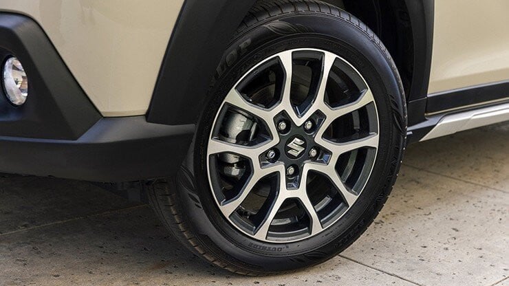 鈴木 XL7 小改款 7 人座 SUV 登場！新增 360 度環景、雙色選項，燃費效率再升級！