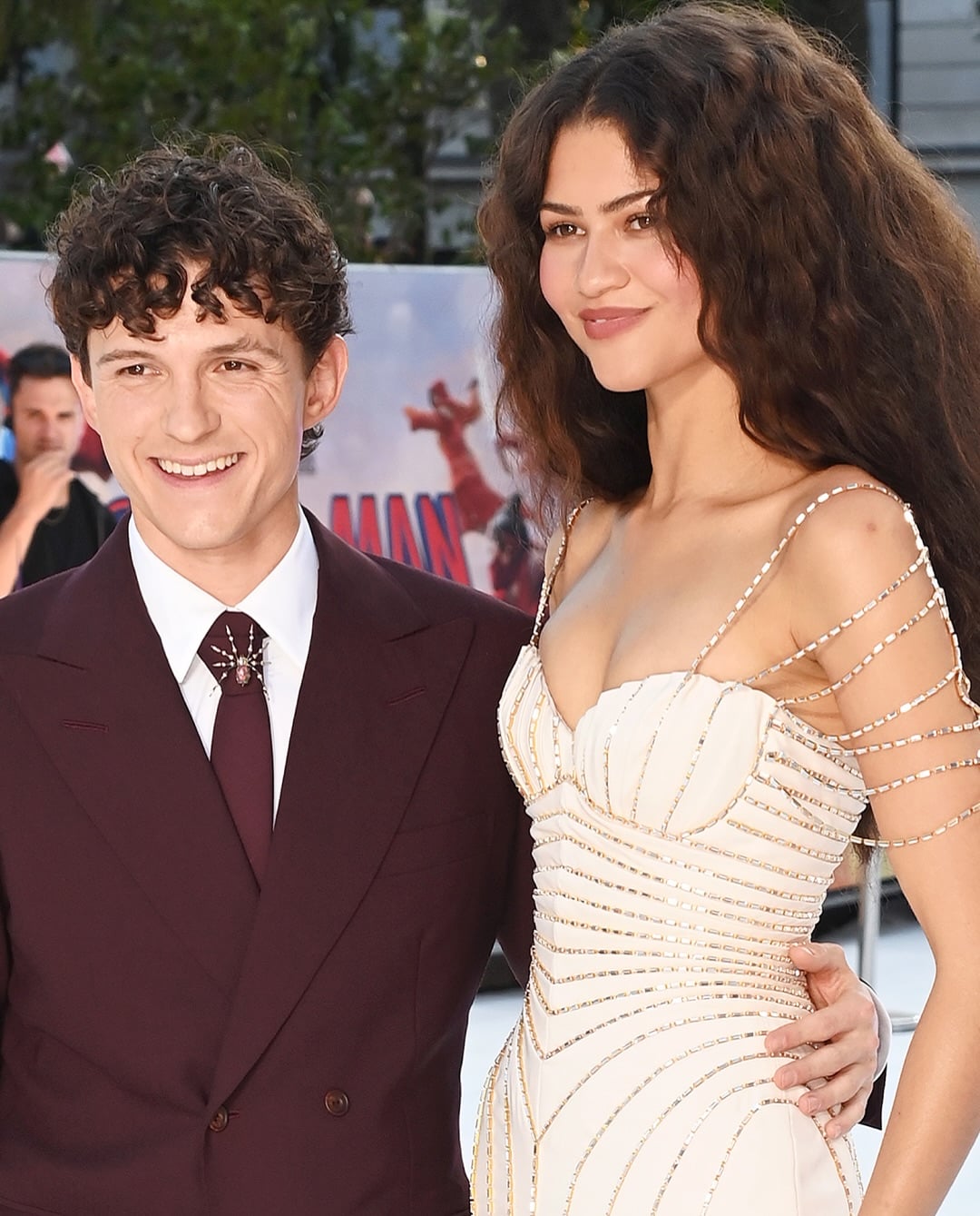 《蜘蛛人:重生日》首映會 Tom Holland、Zendaya 紅毯放閃藏巧思!兩人配戴的蜘蛛造型珠寶成最大亮點!