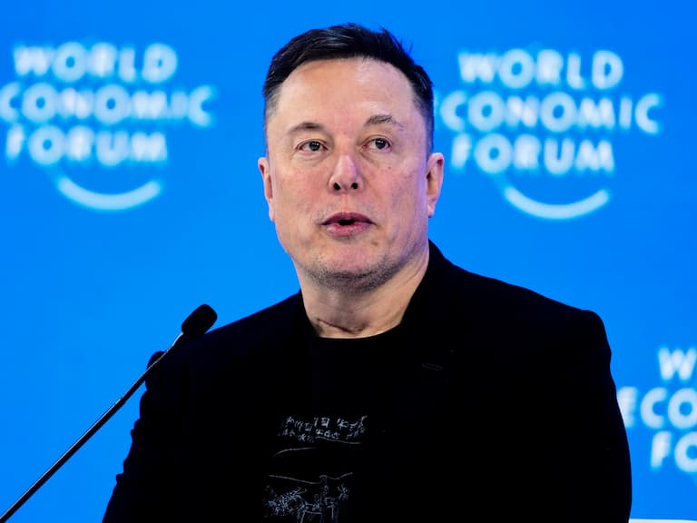 馬斯克 Elon Musk 開轟安海瑟薇昔日演講內容！怒嗆：「她只是木偶！」