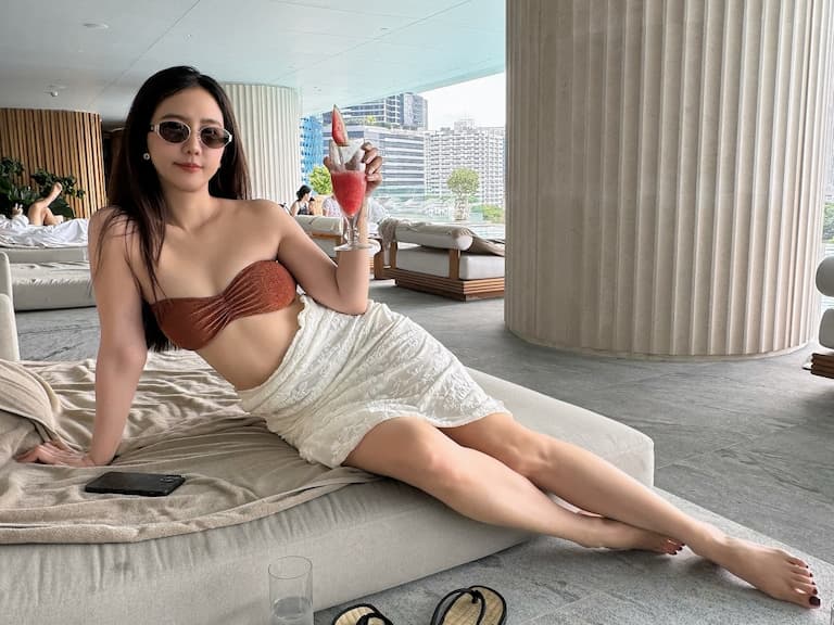 周曉涵 IG 曬泳裝照太美！親揭攝影師身分，網友笑喊：「未來大師！」