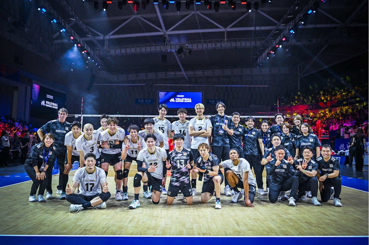 真正的《排球少年!!》正在上演?日本男排 13 連勝挺進 VNL 四強,逆轉地主中國延續不敗神話!