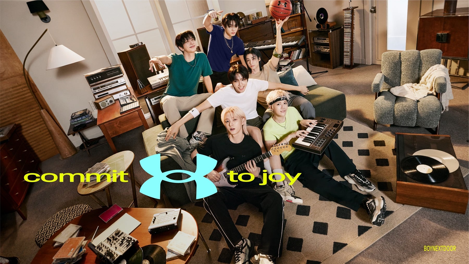 BOYNEXTDOOR × UNDER ARMOUR 聯名曝光!6位成員演繹「Commit」精神、「UA Bouncy Tee」躍動系列8月登台!