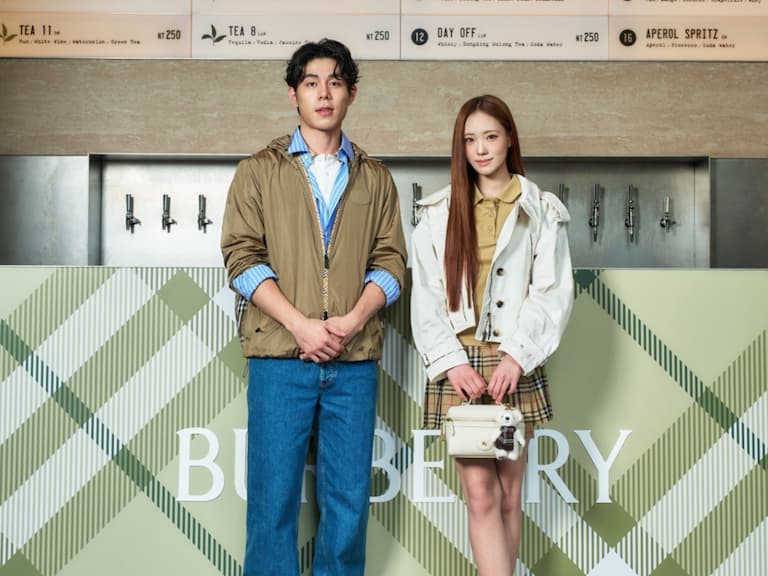 小 S 女兒 Lily 許韶恩亮相 Burberry x Draft Land 活動！大方公開「男友」萌翻全場！