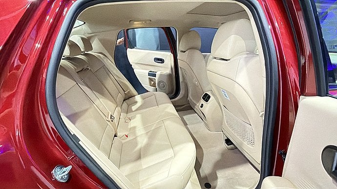 現代 Hyundai 全新 Avante 8代亮相!睽違 6 年大改款、車身暴增 55mm 直逼中型車規格