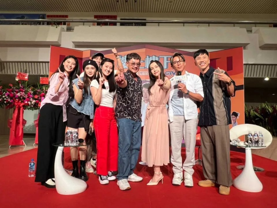 柯叔元《樓上樓下》拍20年前回憶戲爆笑催眠自己「我很年輕」!首播直播全員到場陪追劇