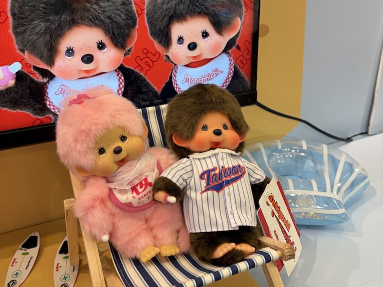 Monchhichi 快閃店首度登台！限定棒球款玩偶、拍照打卡亮點、各式周邊一次看！