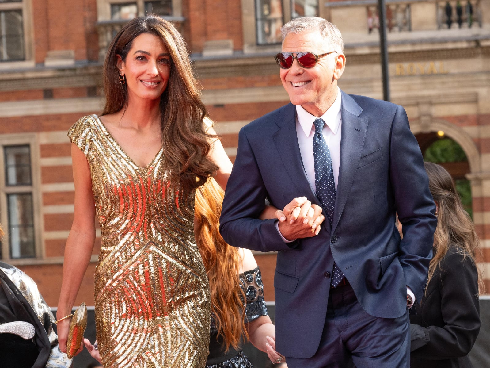 喬治克隆尼 George Clooney 一家逃離法國南方野火！承諾協助重建：「我們會與社區共度難關！」