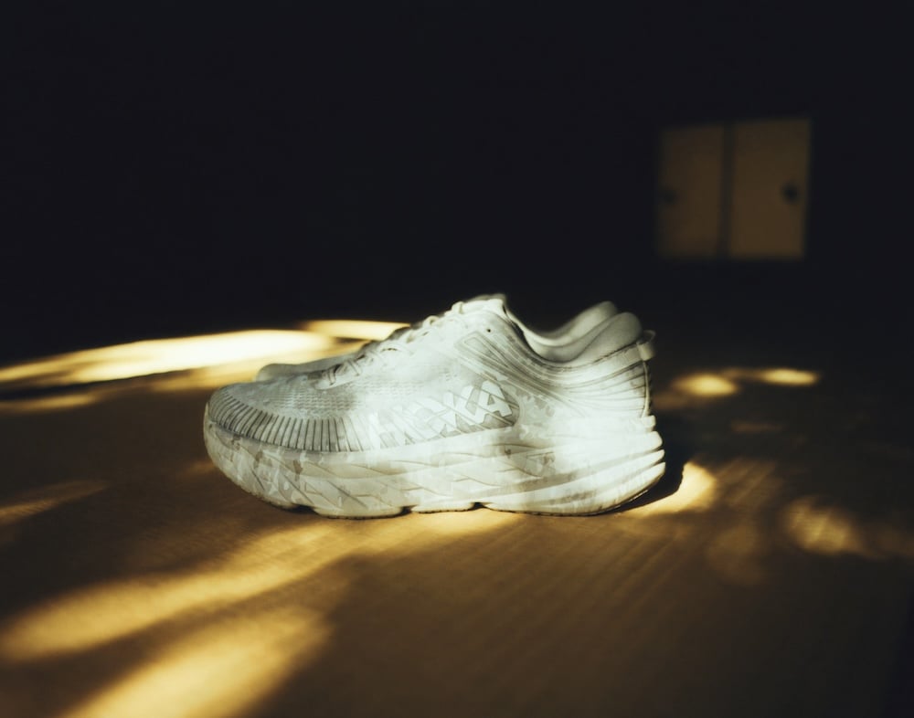 BEAMS x HOKA Bondi 7 聯名新作發表!發售資訊一覽、以日式禪風美學重新定義街頭時尚!