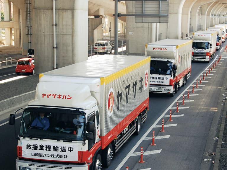 日本熊本地震 Yamazaki 山崎麵包派物資車提供食物！網讚：「真正的麵包超人！」